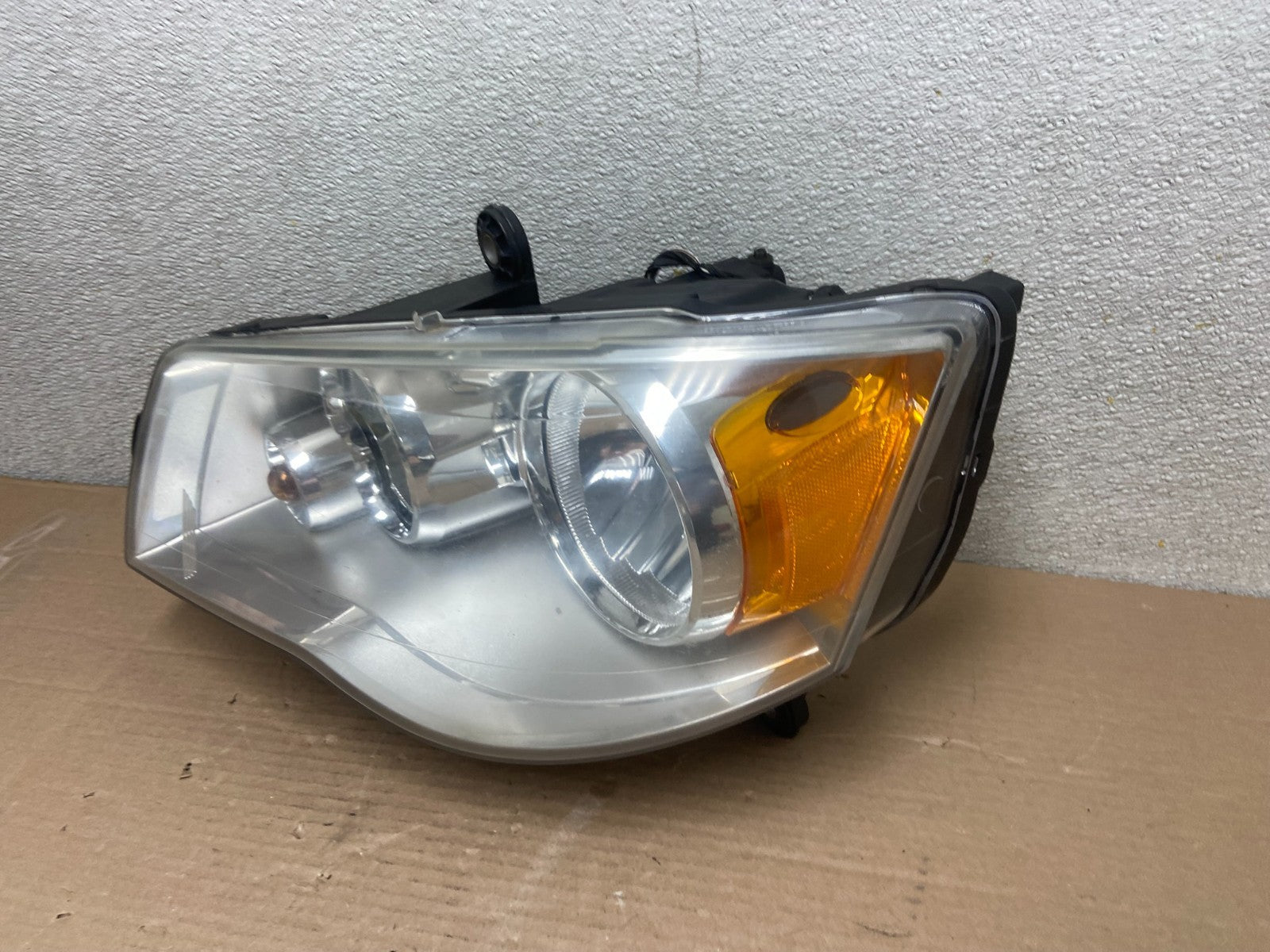 2008 to 2016 Chrysler Town and Country Left Driver Lh Side Headlight AA8711 DW1