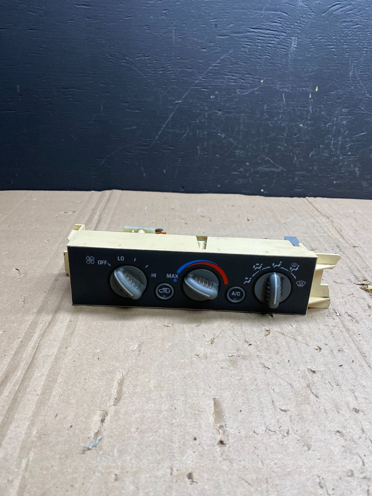 1996-2000 GMC Sierra  Yukon A/C AC Climate Control A/C AB9011 DG0