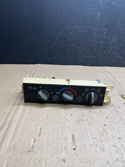 1996-2000 GMC Sierra  Yukon A/C AC Climate Control A/C AB9011 DG0