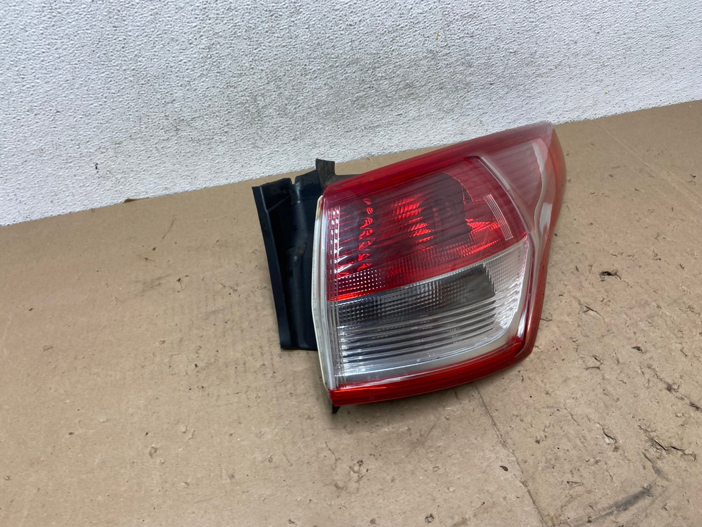2013 to 2016 Ford Escape Right Passenger RH Side Tail Light AG5522 LK2