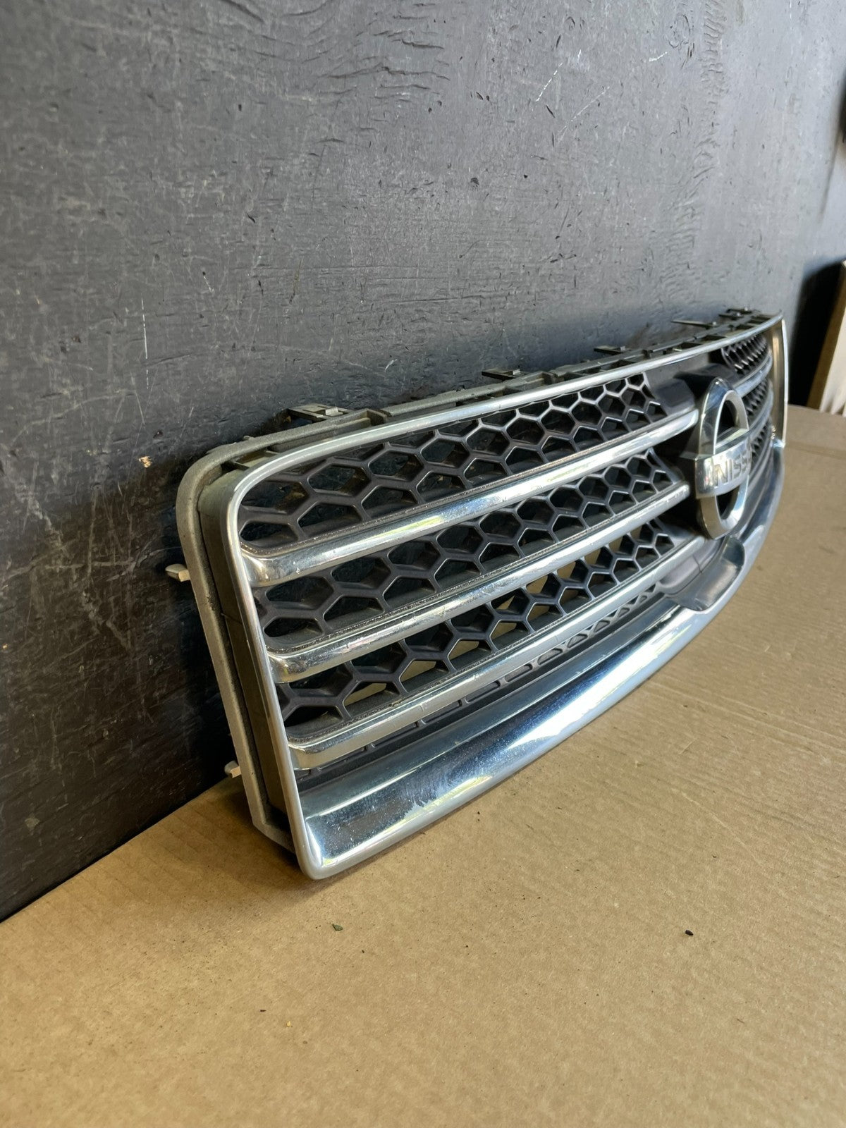 2009 to 2011 Nissan Maxima Front Upper Grill Grille 62070-9N00A AF3678 DG2