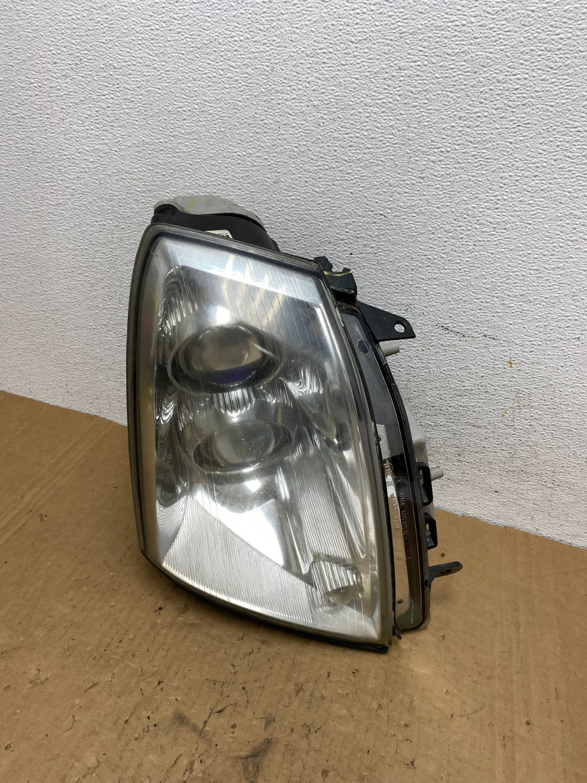 2005 - 2011 Cadillac STS Right Passenger RH Side Xenon Headlight AD3174 DW0