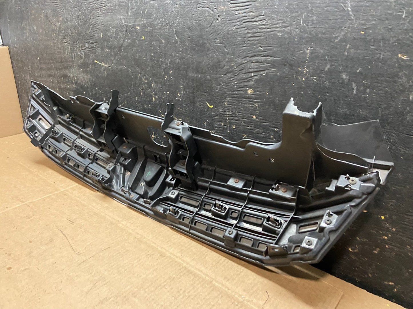 2012 Honda Civic Hybrid Front Upper Grill Grille w/ Emblem OEM Y9404 DG8