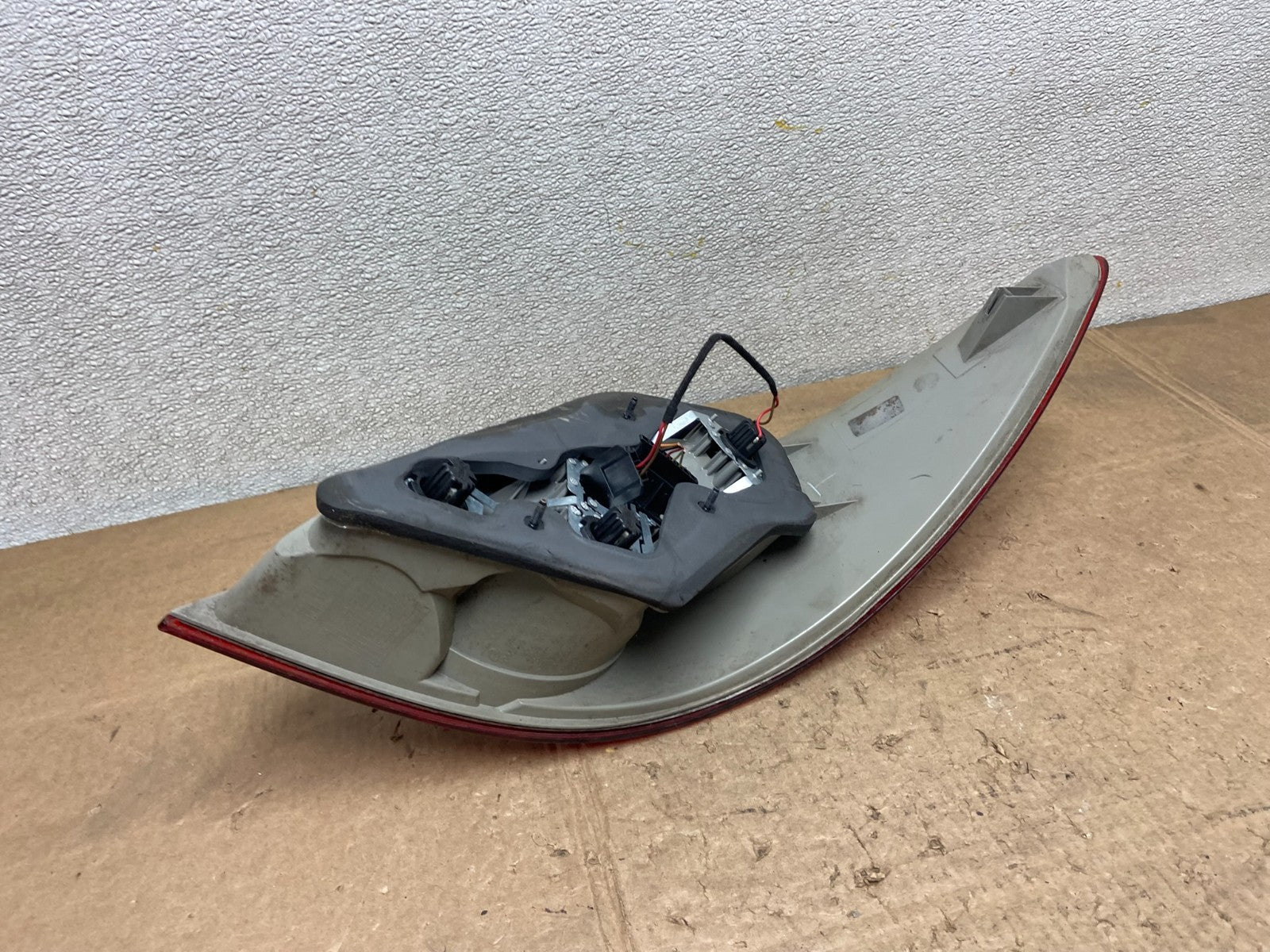 2006 to 2010 Mercedes W251 R-Class Left Driver LH Side Tail Light Y6983 DW4