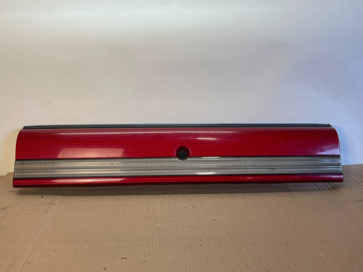 1993 to 1995 Chrysler Lebaron Rear Tail Gate Tail Light Panel AH0484 PS0