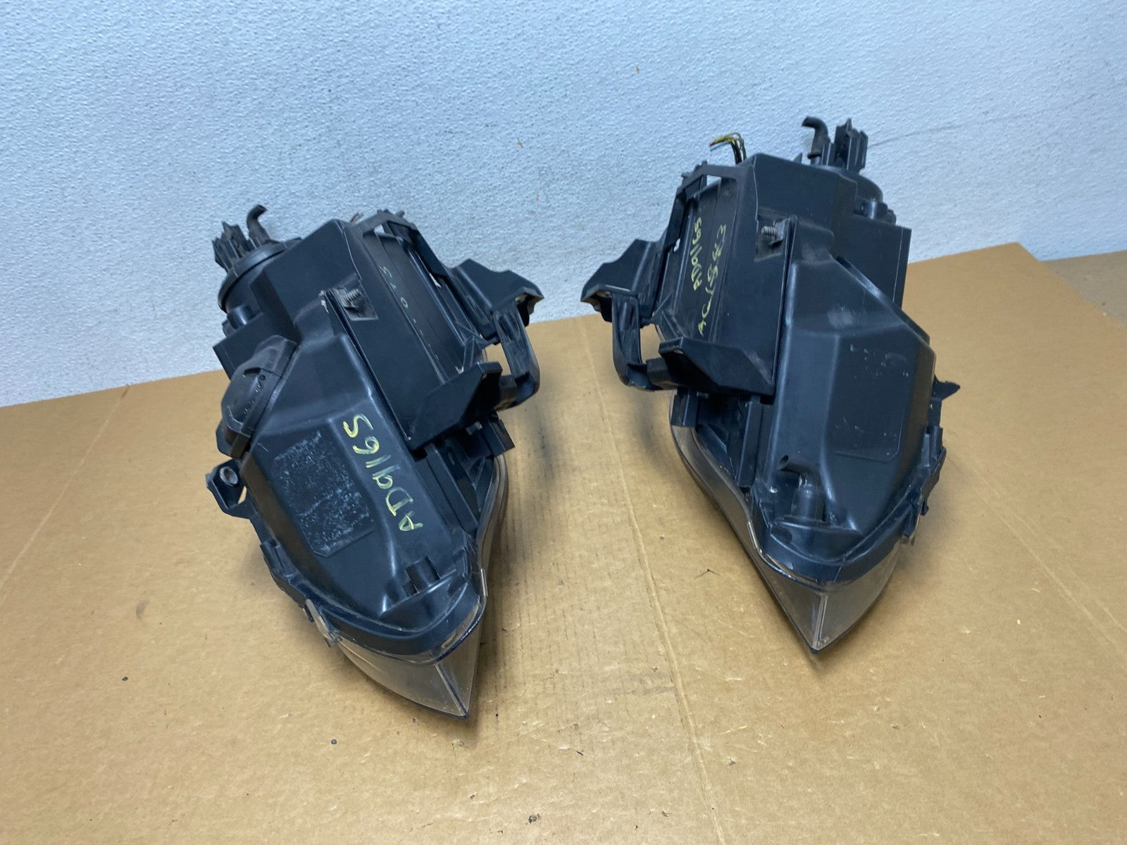 2004 to 2007 BMW 525i 5 Series Left+Right Set Halogen Headlights AD9165 DG13