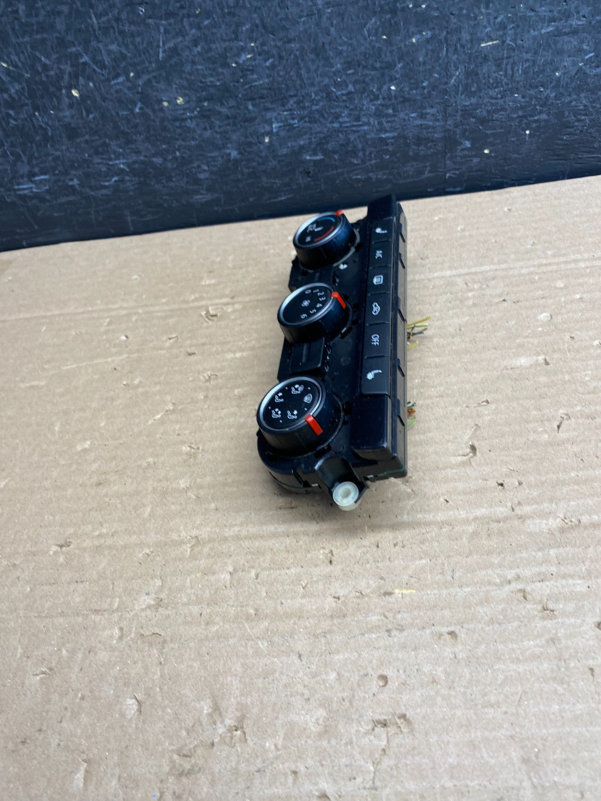 2012 - 2015 Volkswagen Passat Center Climate Control Panel AC Heater AG6326 DG2