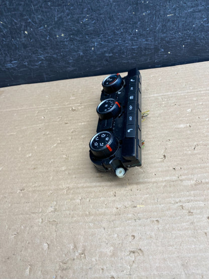 2012 - 2015 Volkswagen Passat Center Climate Control Panel AC Heater AG6326 DG2