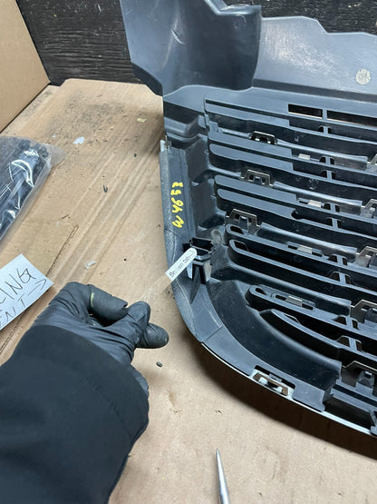 2009 to 2011 Freightliner Sprinter Front Upper Chrome Grill Grille W4652 DG12