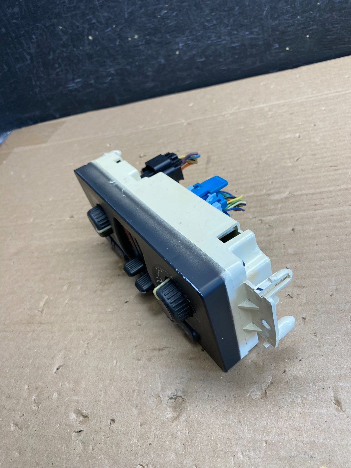 2003 to 2006 Chevrolet Silverado HVAC Heater Climate Control Module AG5235DG2
