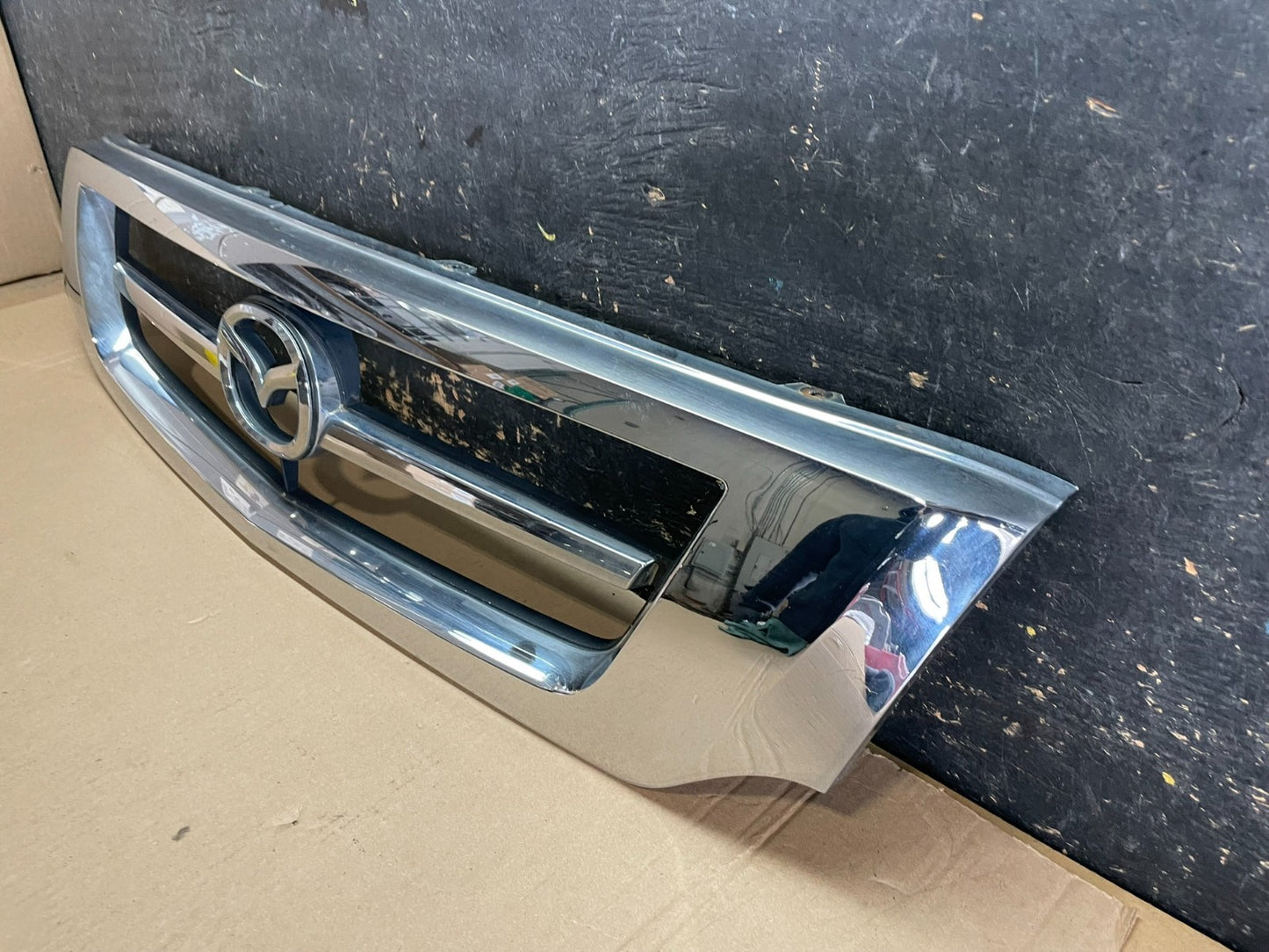2001 to 2008 Mazda B2300 B4000 Front Upper Grill Grille OEM Z8576  DG2