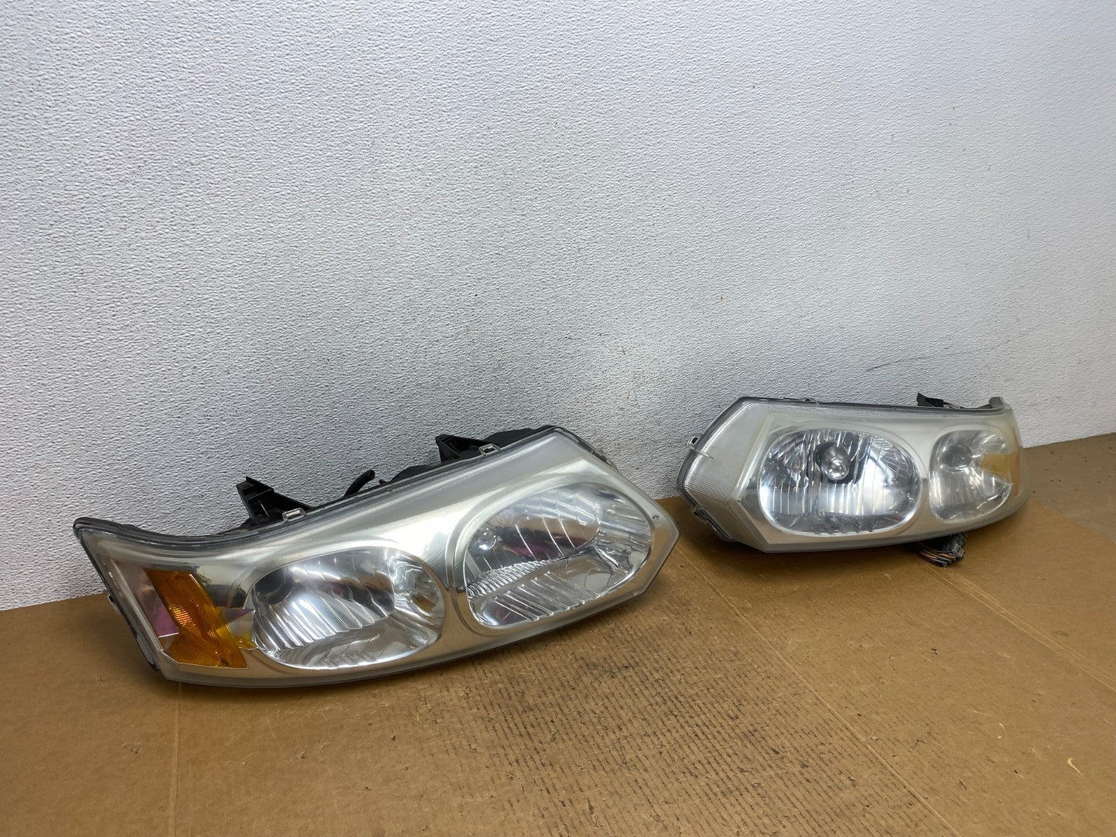 2003 to 2007 Saturn Ion Halogen Headlights Left+Right Side AE0312 DW2
