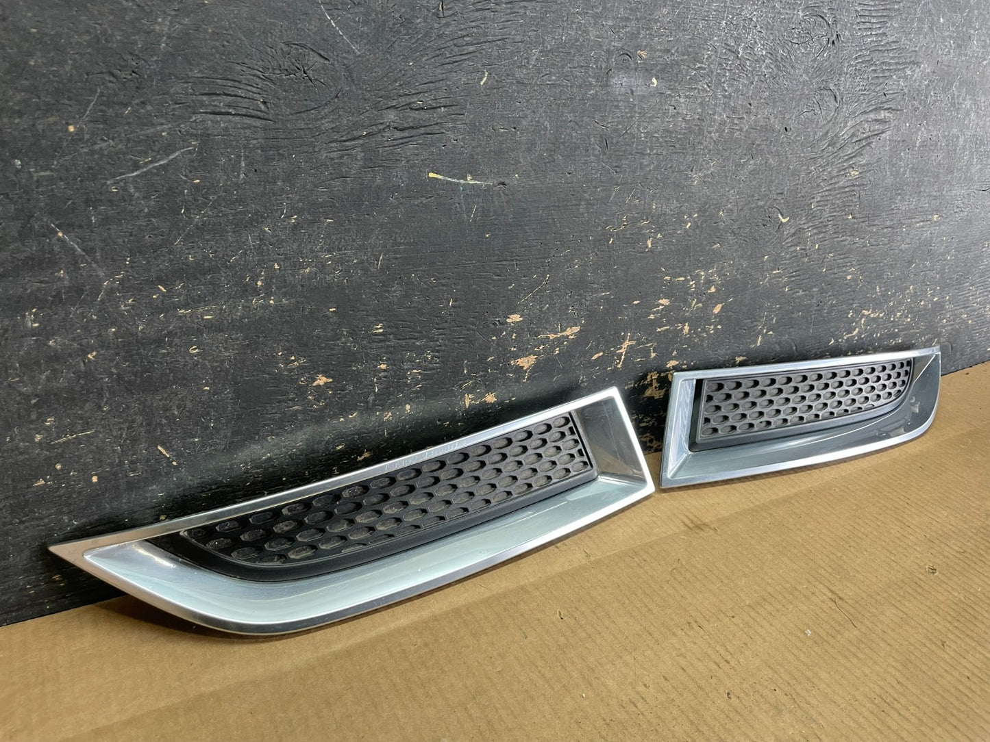 2013 2014 2015 GMC Acadia Front Left+Right Set Grille Bezel Bumper Oem AA9203 DG1