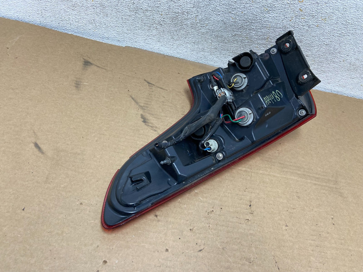2017 - 2019 Nissan Rogue Sport Left Driver LH Side Tail Light AH4480 DW5