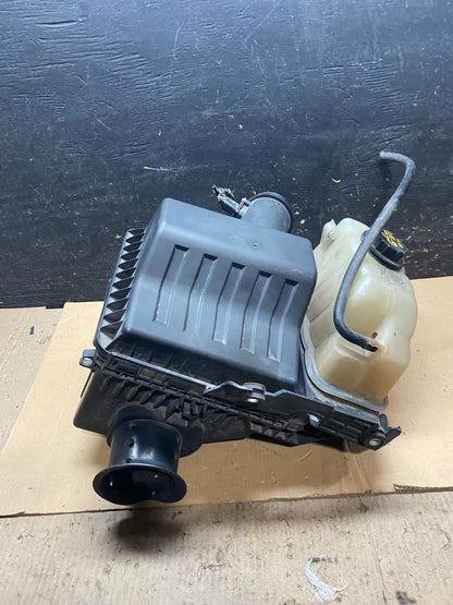 2007 to 2014 Ford Expedition Air Intake Cleaner Box Coolant Bottle x3105 DG1