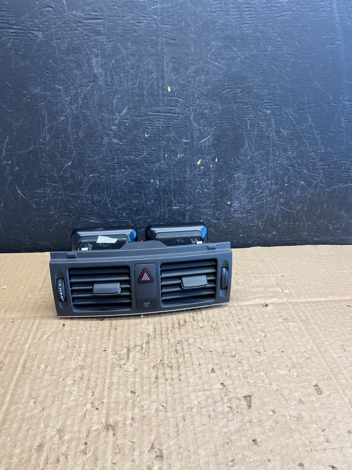 2008 to 2011 Mercedes W204 C300 Front Center Dash AC Air Vent Trim AD1855 DG0
