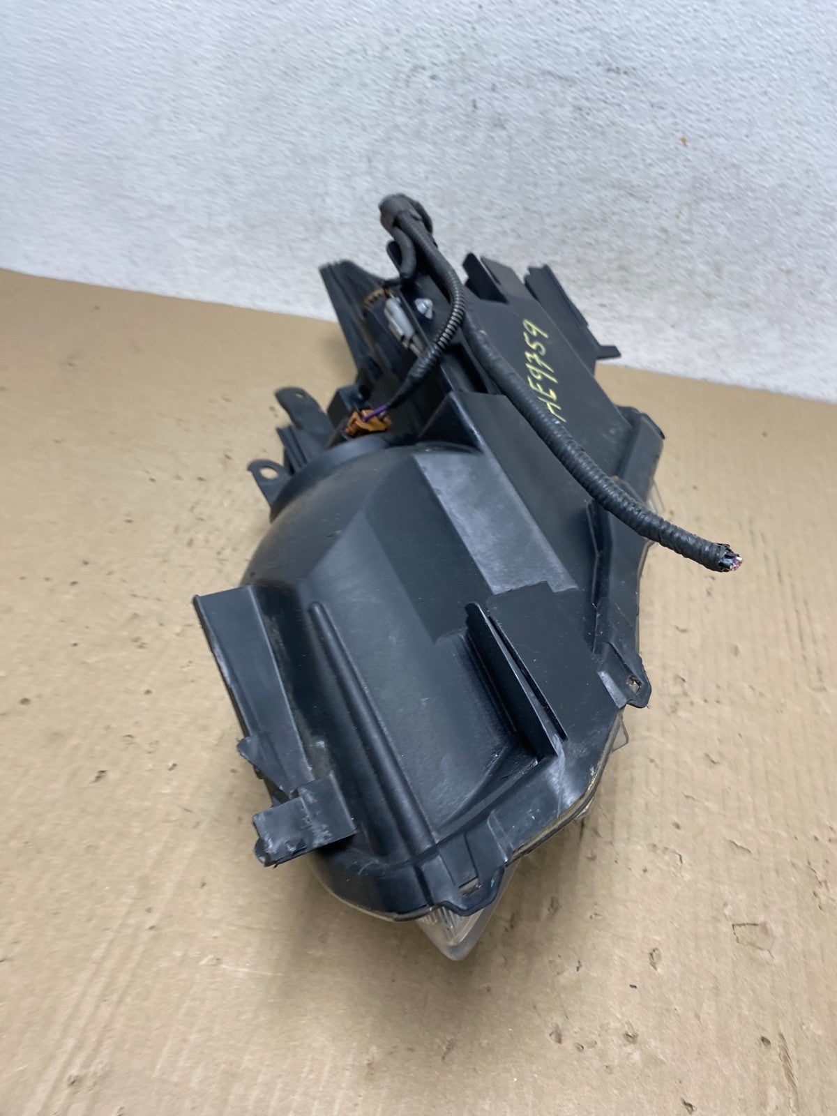 2010 - 2011 Toyota Prius Right Passenger Rh Halogen Headlight AE9759 DW8