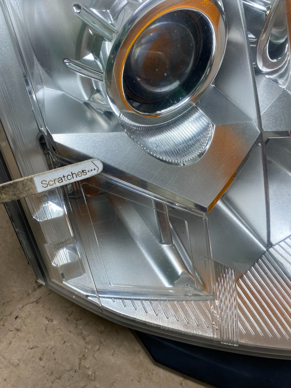 Halogen 2010 to 2016 Cadillac SRX Right Passegner Side Headlight AG4363 DW3