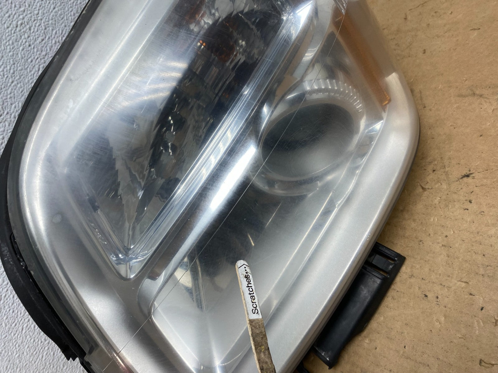 2010 to 2015 GMC Terrain Halogen Left Driver Lh Side Headlight AC8558 DW3