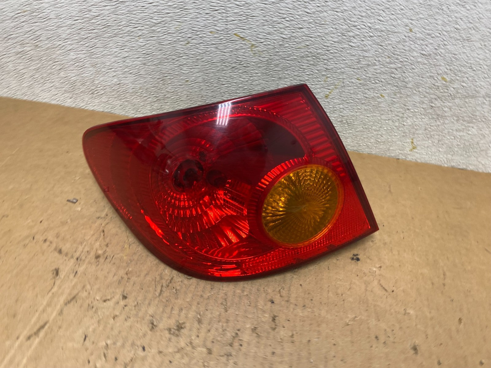 2003 to 2005 Toyota Corolla Left Driver Lh Side Tail Light Oem Q7645 DW1