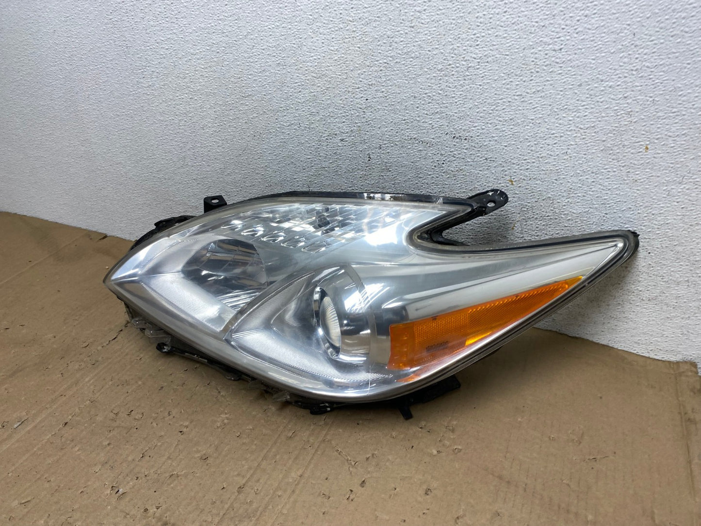 2010 - 2011 Toyota Prius Left Driver LH Blue Halogen Headlight AE9283 LK1