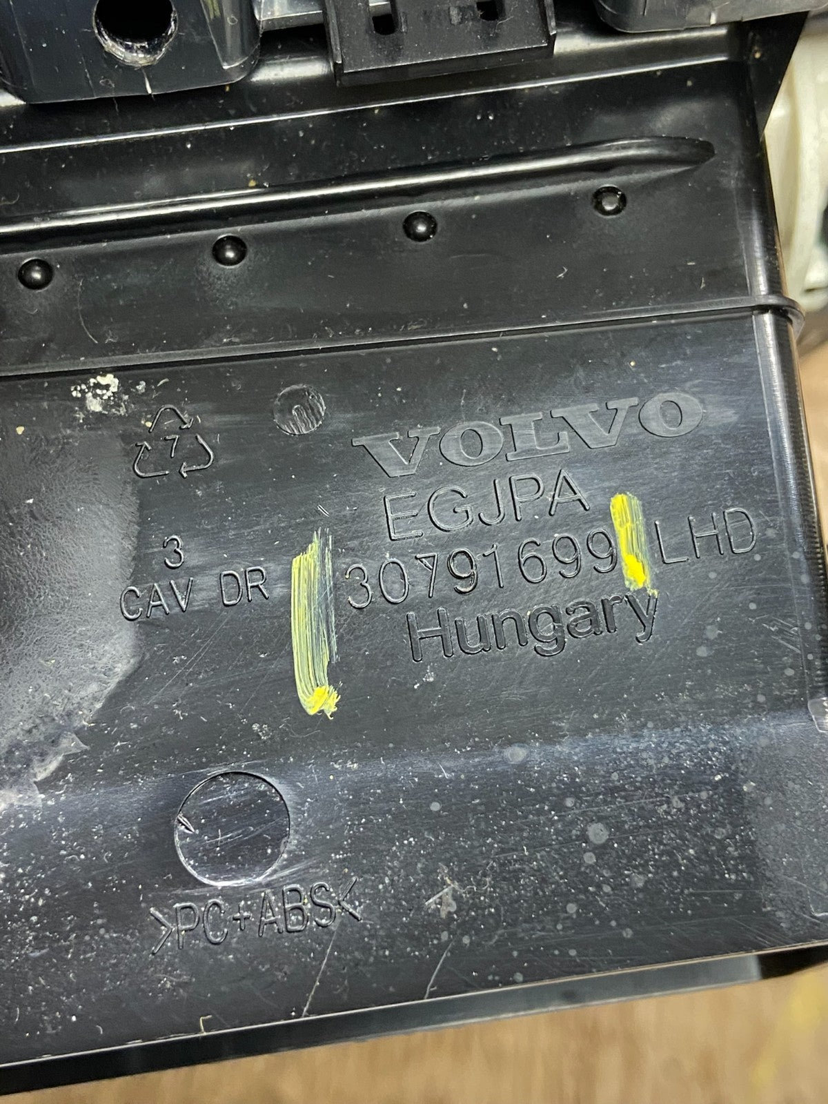2011-2018 Volvo S60 Climate Control Radio Bezel Panel Trim V7829 DG4