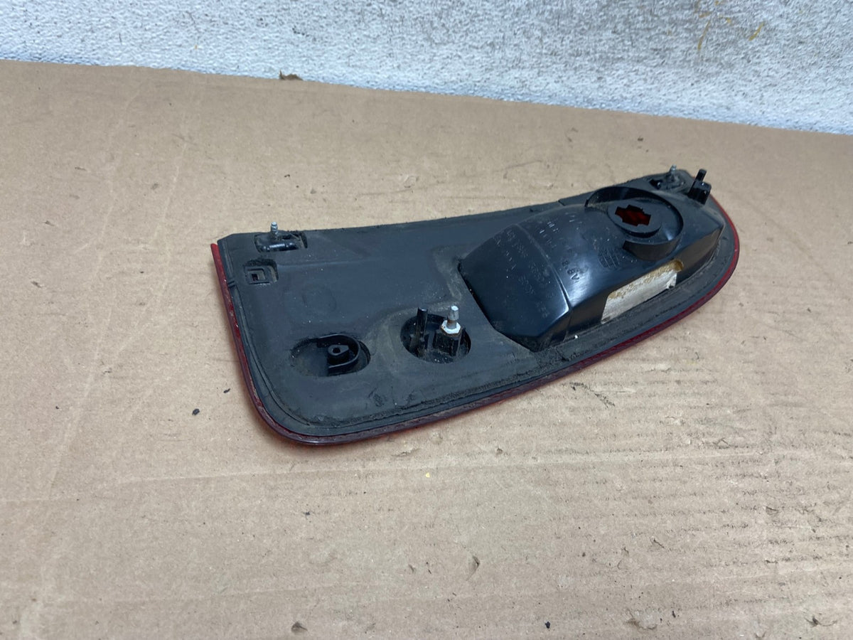 1998-2002 Lincoln Navigator Right Passenger Side Tail Light Inner AH9466 LK5