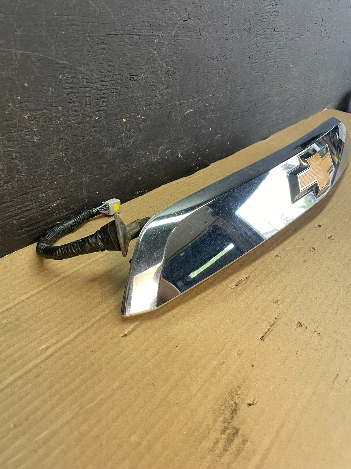 2013 to 2017 Chevrolet Traverse Liftgate Trunk Chrome Molding W/Camera AE9937 DG2