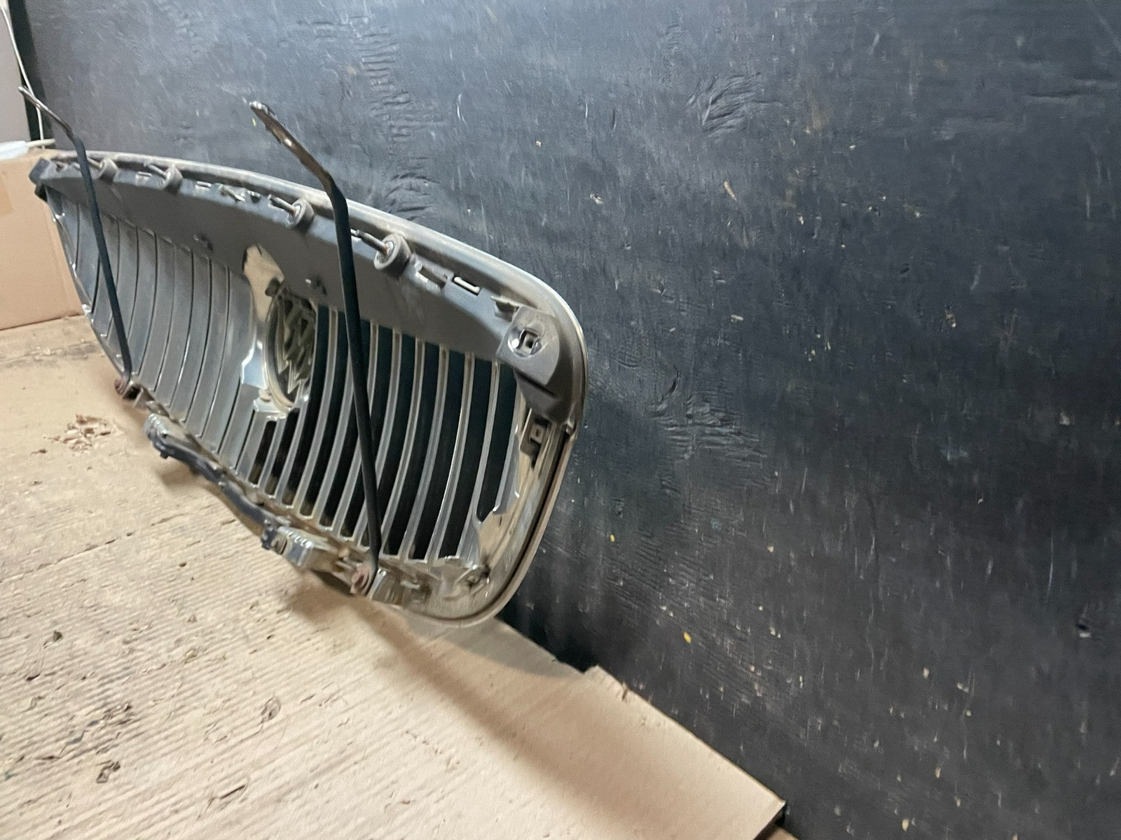 2008 to 2012 Buick Enclave Front Upper Grill Grille Oem V4127 DG5
