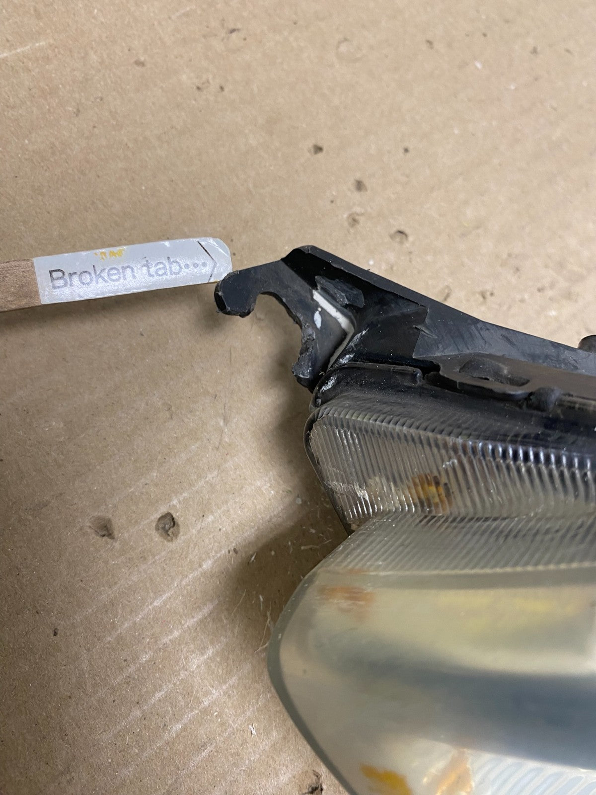 2004-2005 Toyota Sienna Left Driver LH Side Halogen Headlight AE9694 DW6