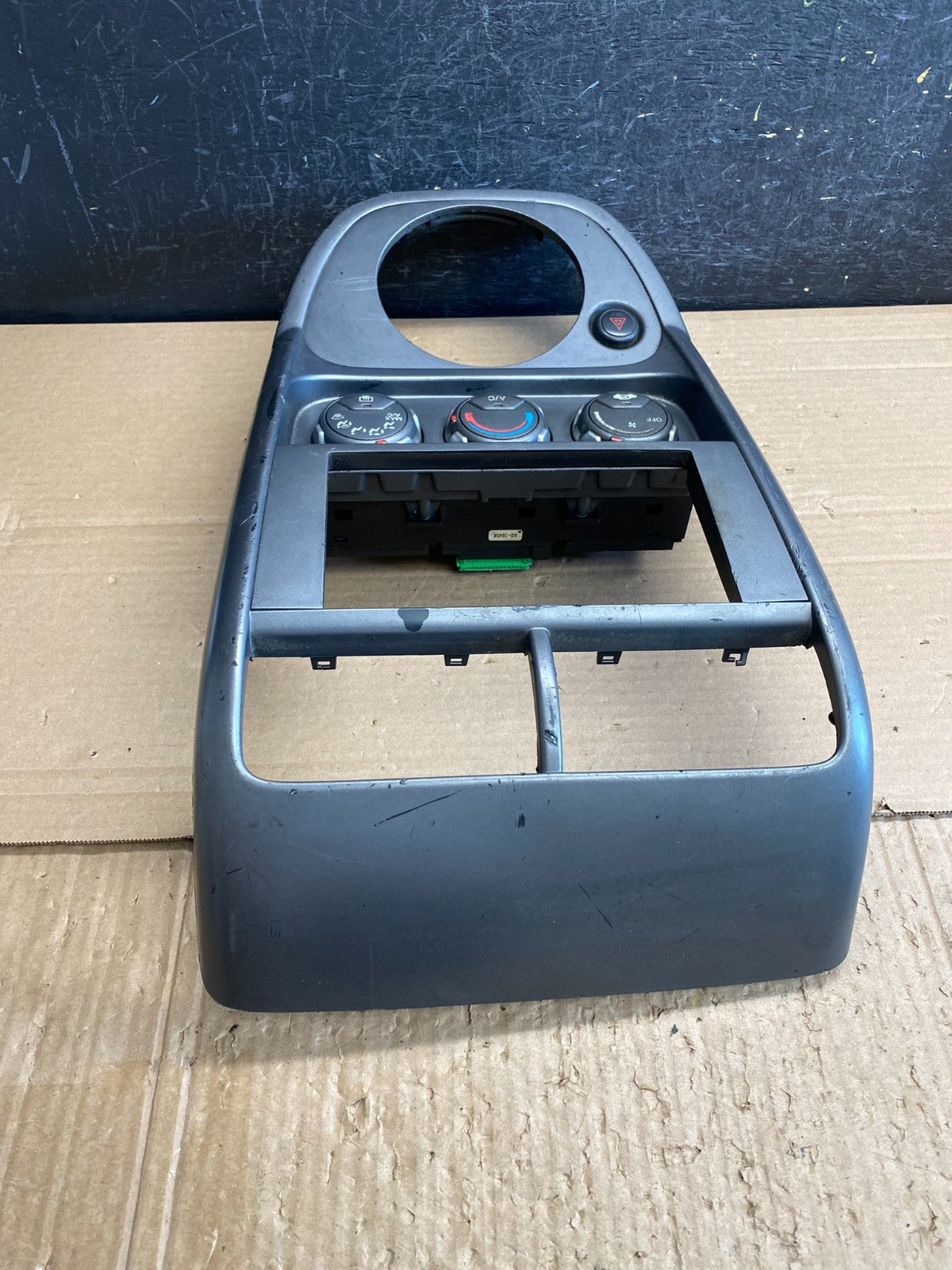 2003 to 2008 Honda Element Radio Climate Control Shifter Bezel AG0090 DG2