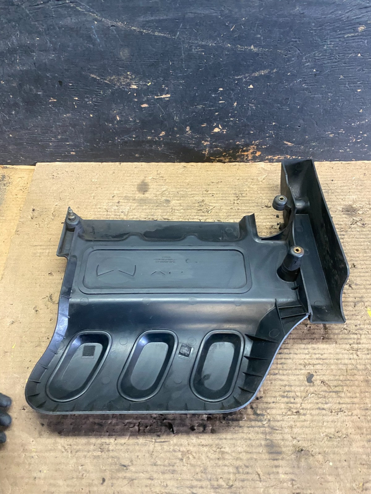 2001 to 2004 Mazda Tribute DOHC 24 VALVE Engine Shield Top Cover S5927 GD4