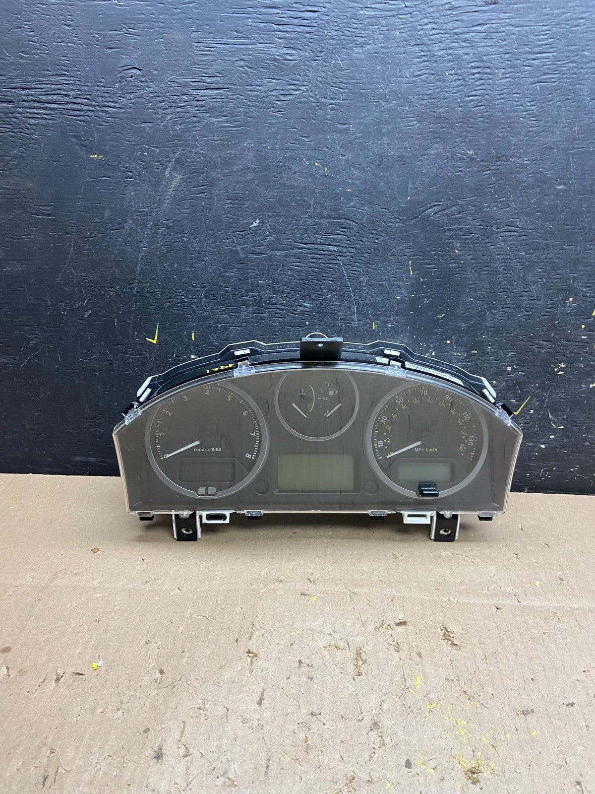 2008 2010 Land Rover LR2 Speedometer Cluster Gauge OEM U4961 DG0