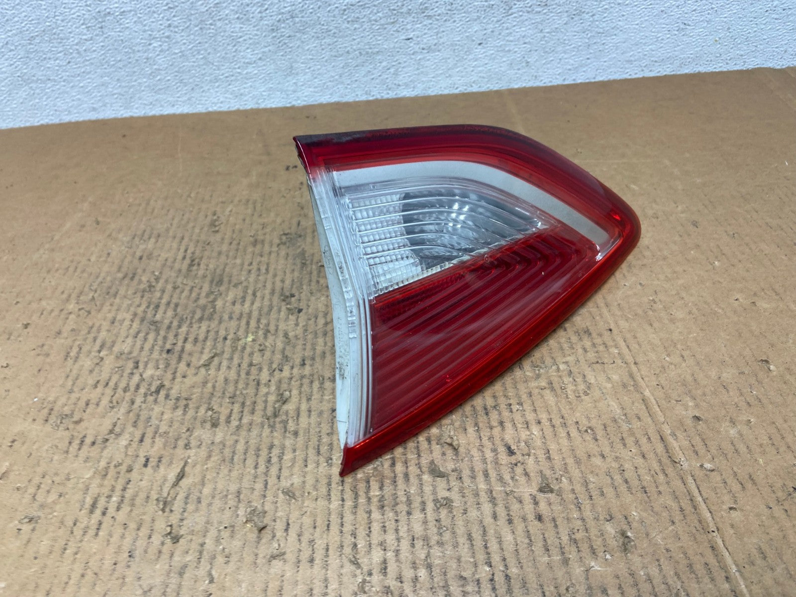 2013 to 2016 Ford Escape Right Passenger RH Side Inner Tail Light AE1347 LK2