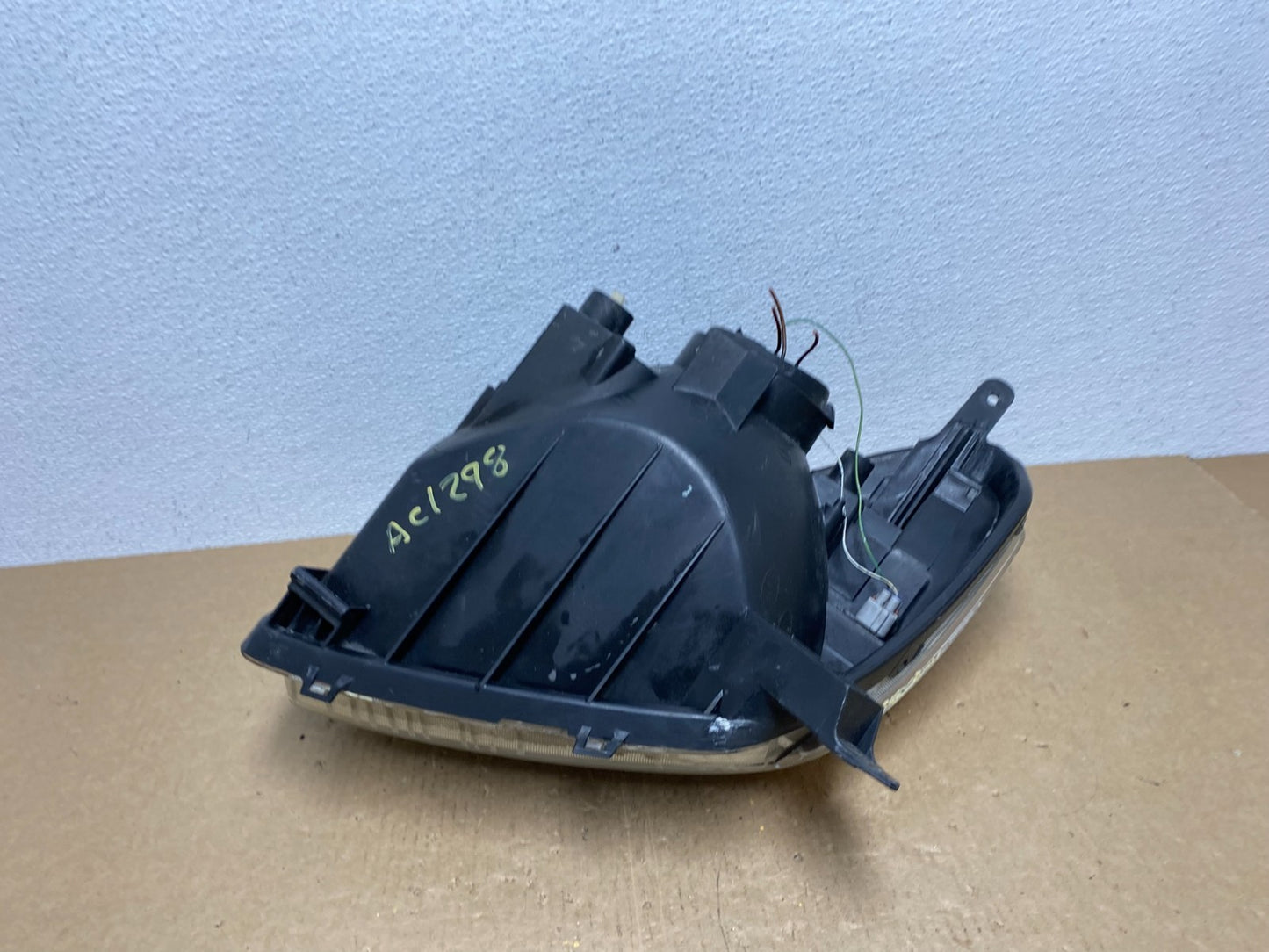 2001 - 2003 Toyota Rav4 Right Passenger RH Side Headlight Halogen Oem AC1298 DW8