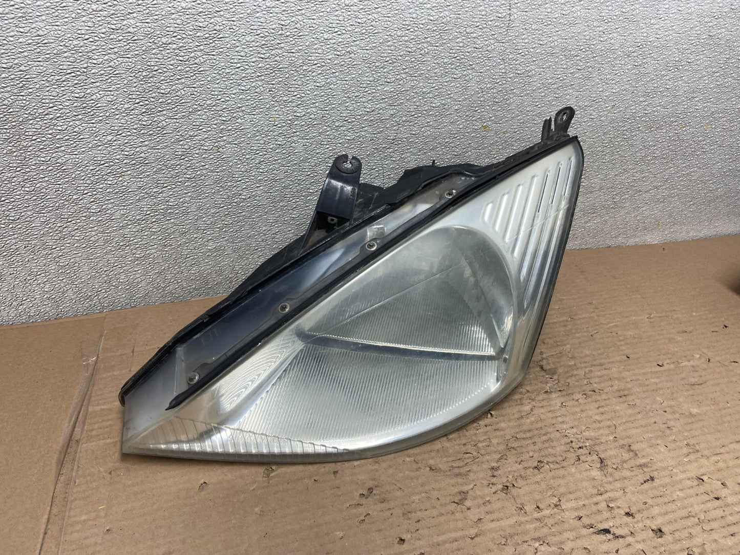 2000 to 2002 Ford Focus Left Driver LH Side Halogen Headlight AA9502 DG2