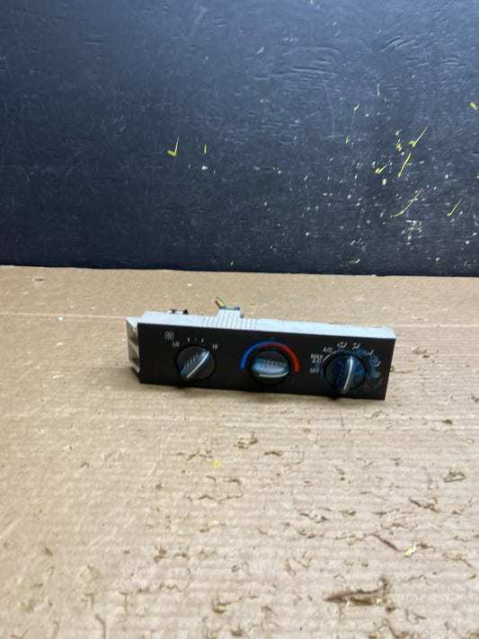 2001 - 2007 GMC Chevrolet Express 1500 Climate Control A/C w1947 DG0