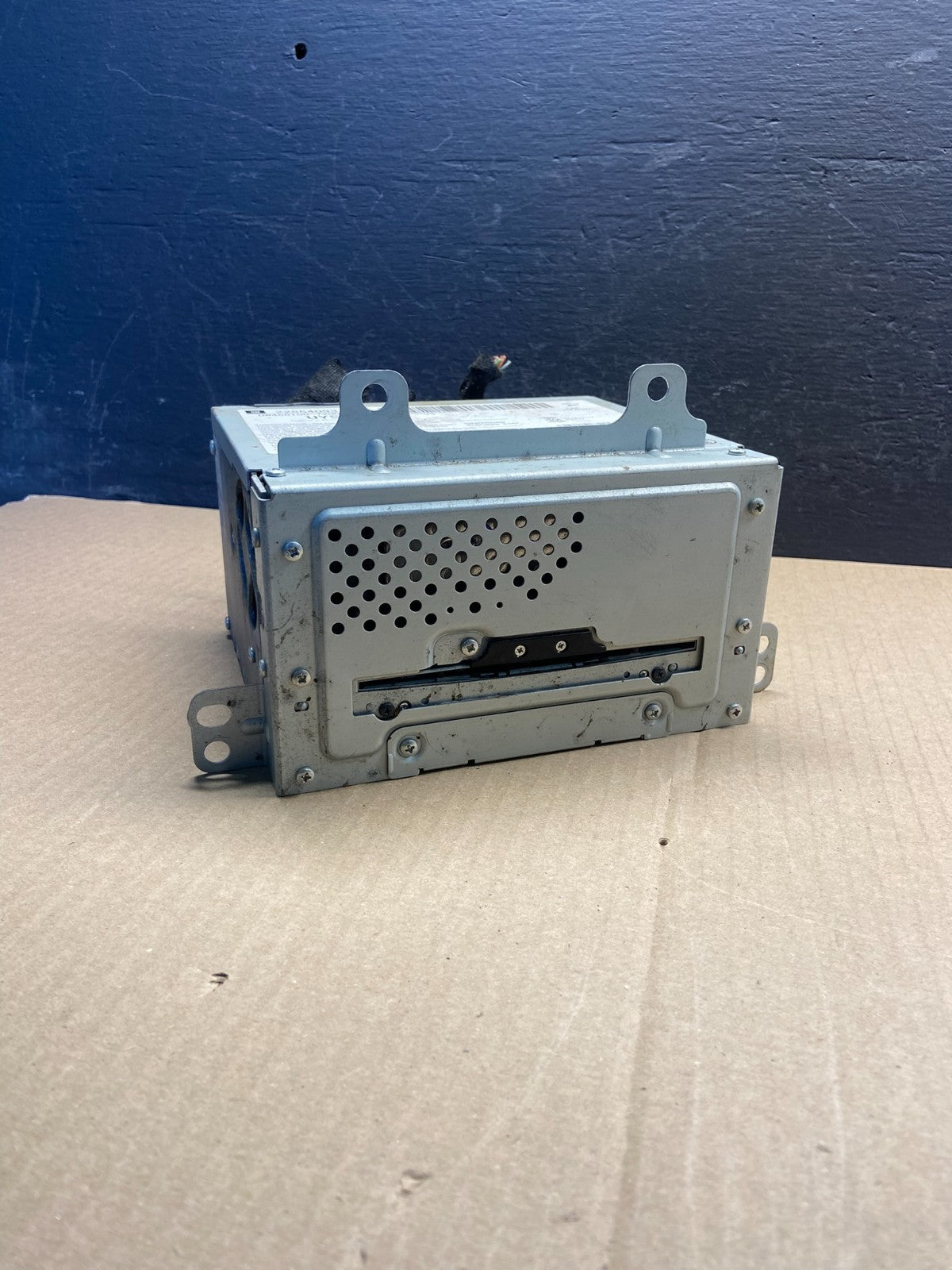2010 to 2012 Cadillac SRX AM/FM/CD/MP3 Radio Head Unit Receiver AC8980 DG0