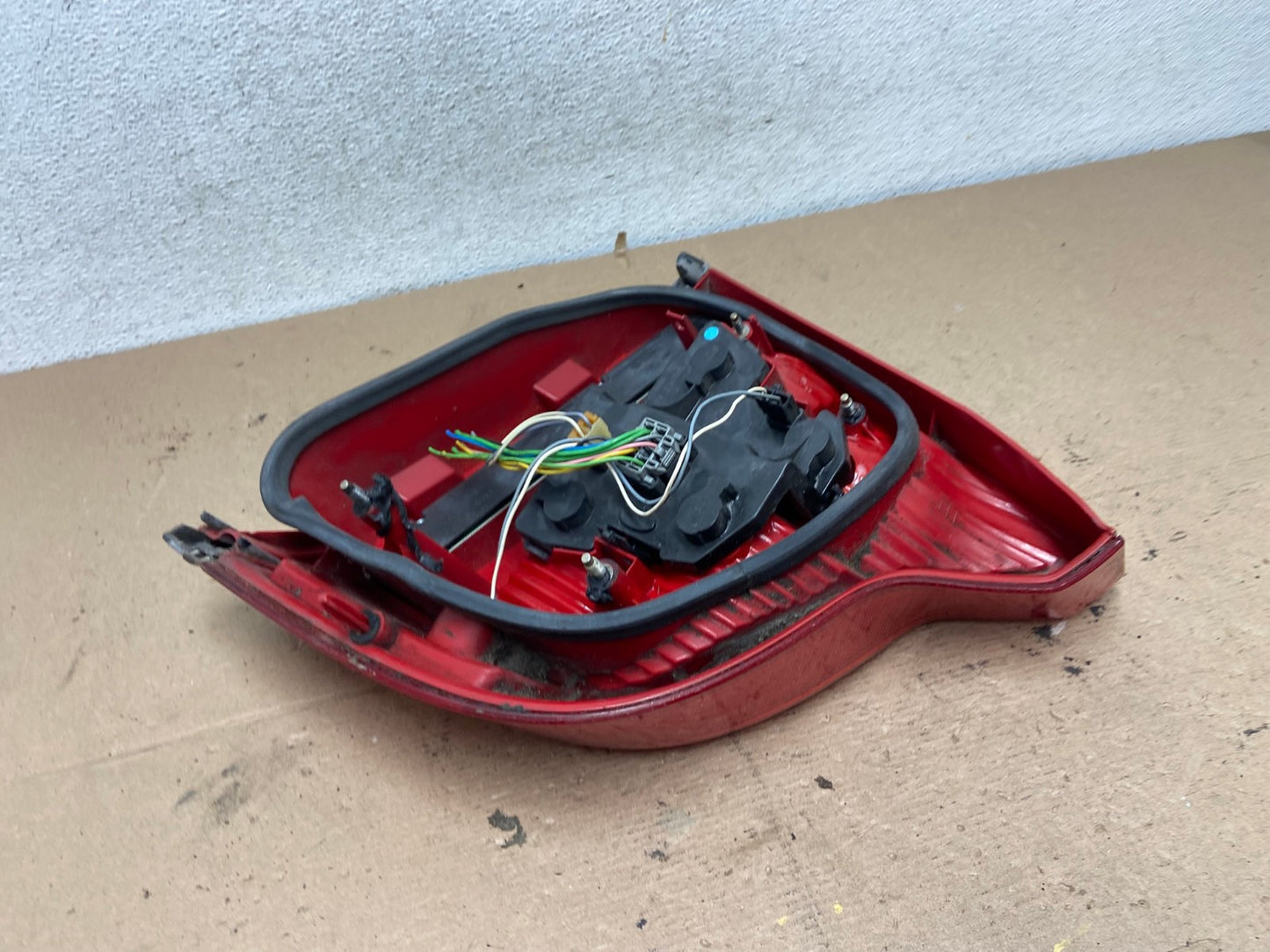 2004 - 2006 Volvo S80 Left Driver LH Side Tail Light AF5084 LK4