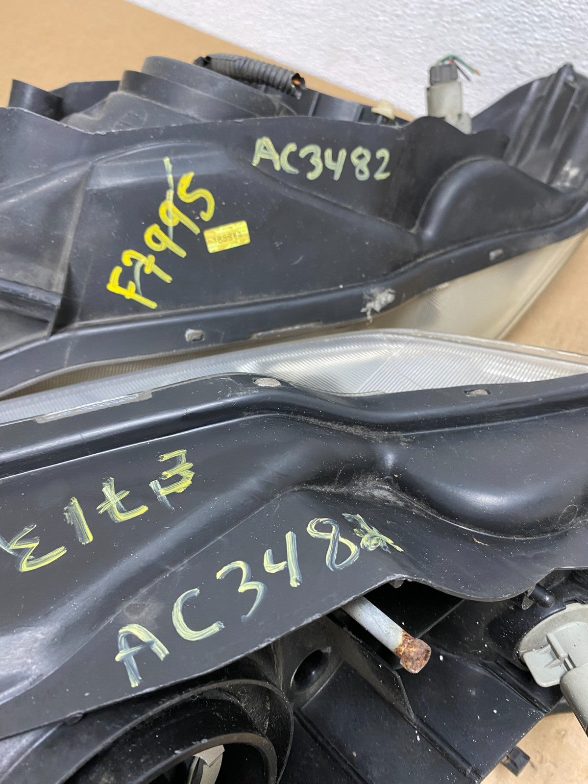 2000 to 2001 Nissan Maxima Left + Right Set Halogen Headlights Oem AC3482 DW10
