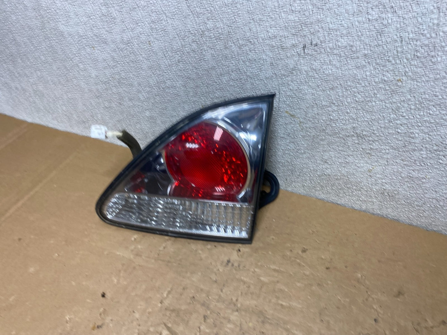 2000-2003 Lexus RX300 Right Passenger Side Rear Inner Tail Light Oem V5673 DW1