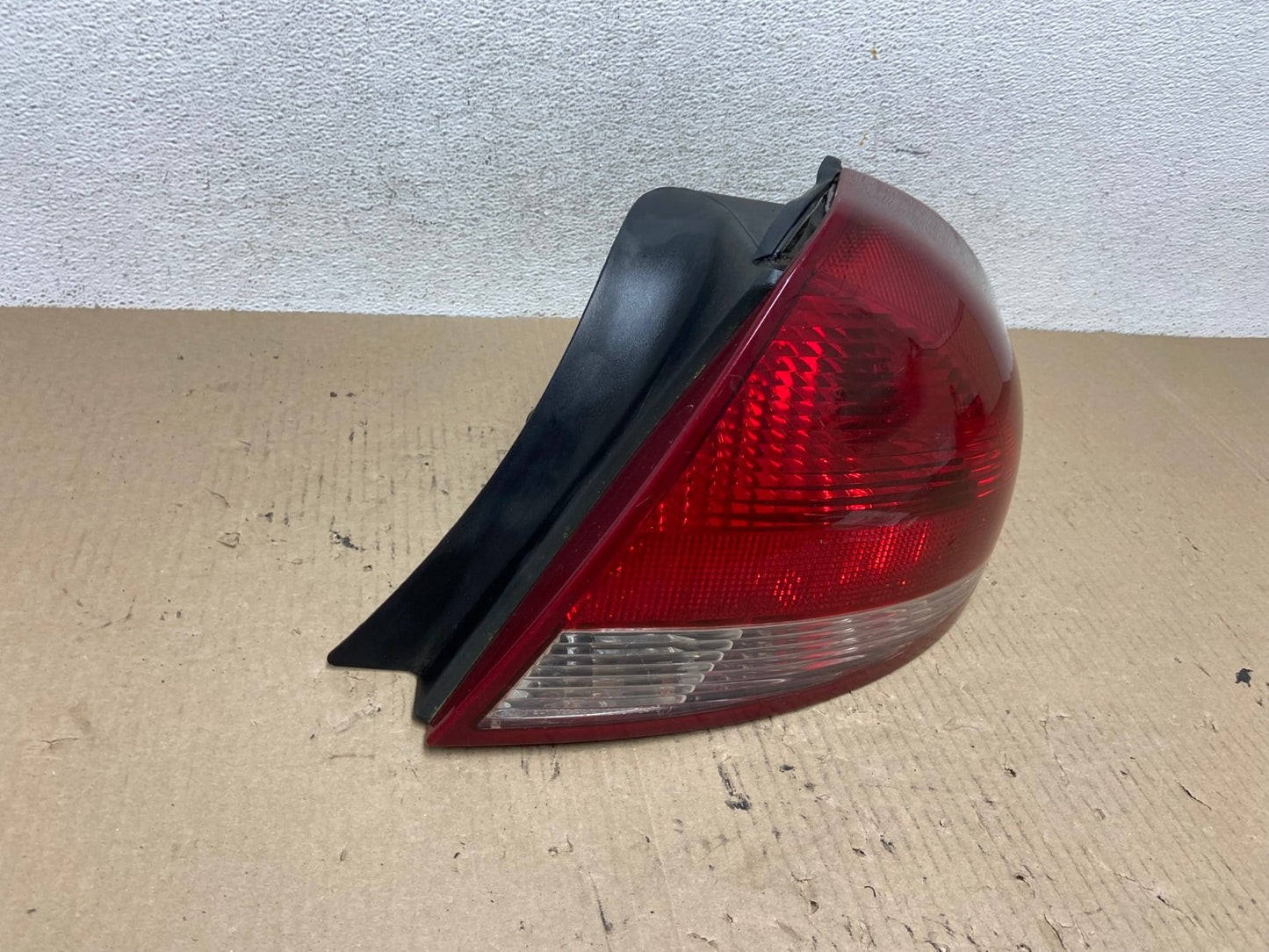 2004 2005 2006 2007 Ford Taurus Right Passenger Side Tail Light AF5921 LK2