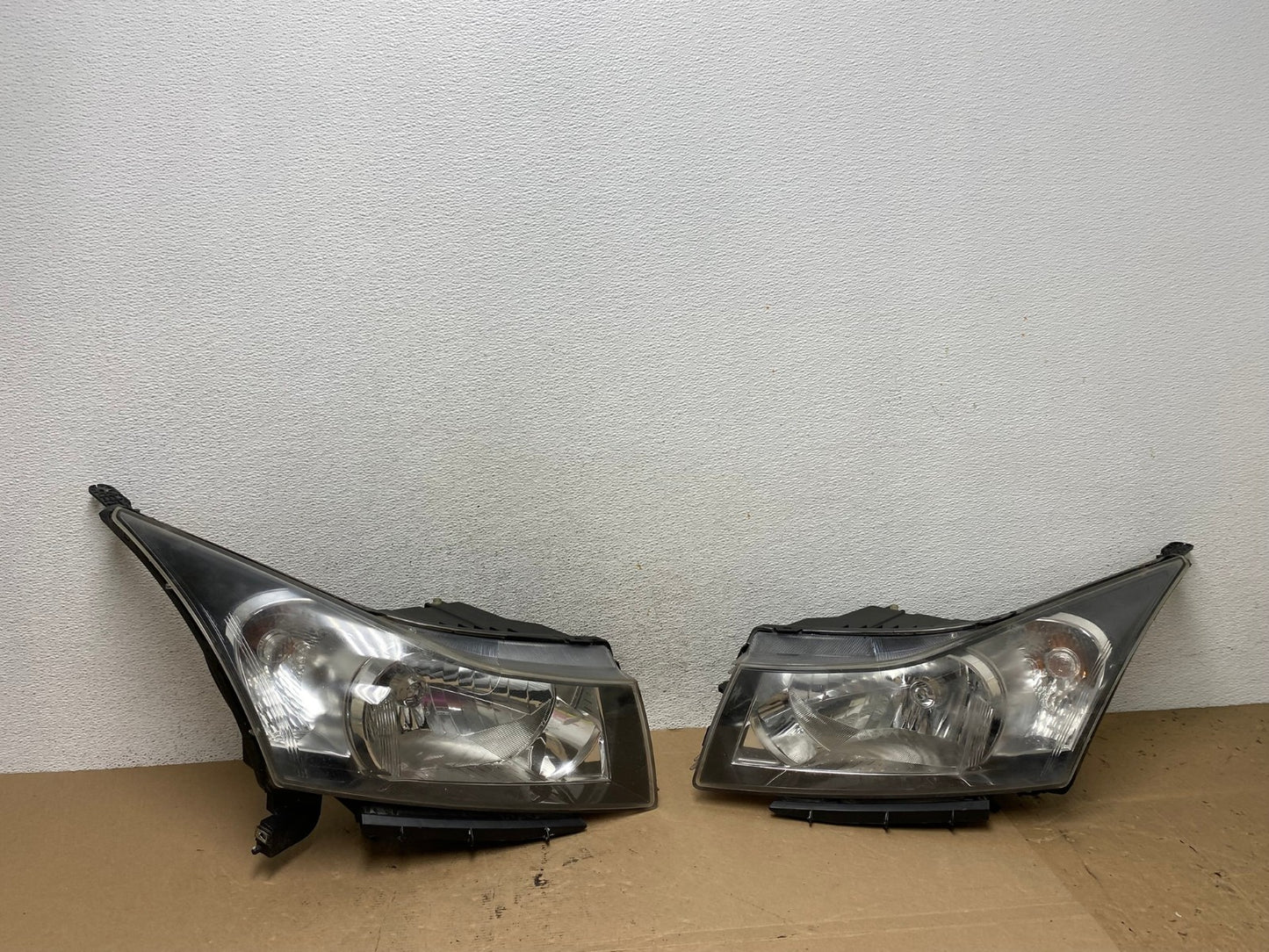 2011 to 2015 Chevrolet Cruze Halogen Left+Right Set Headlights AF4476 LK0