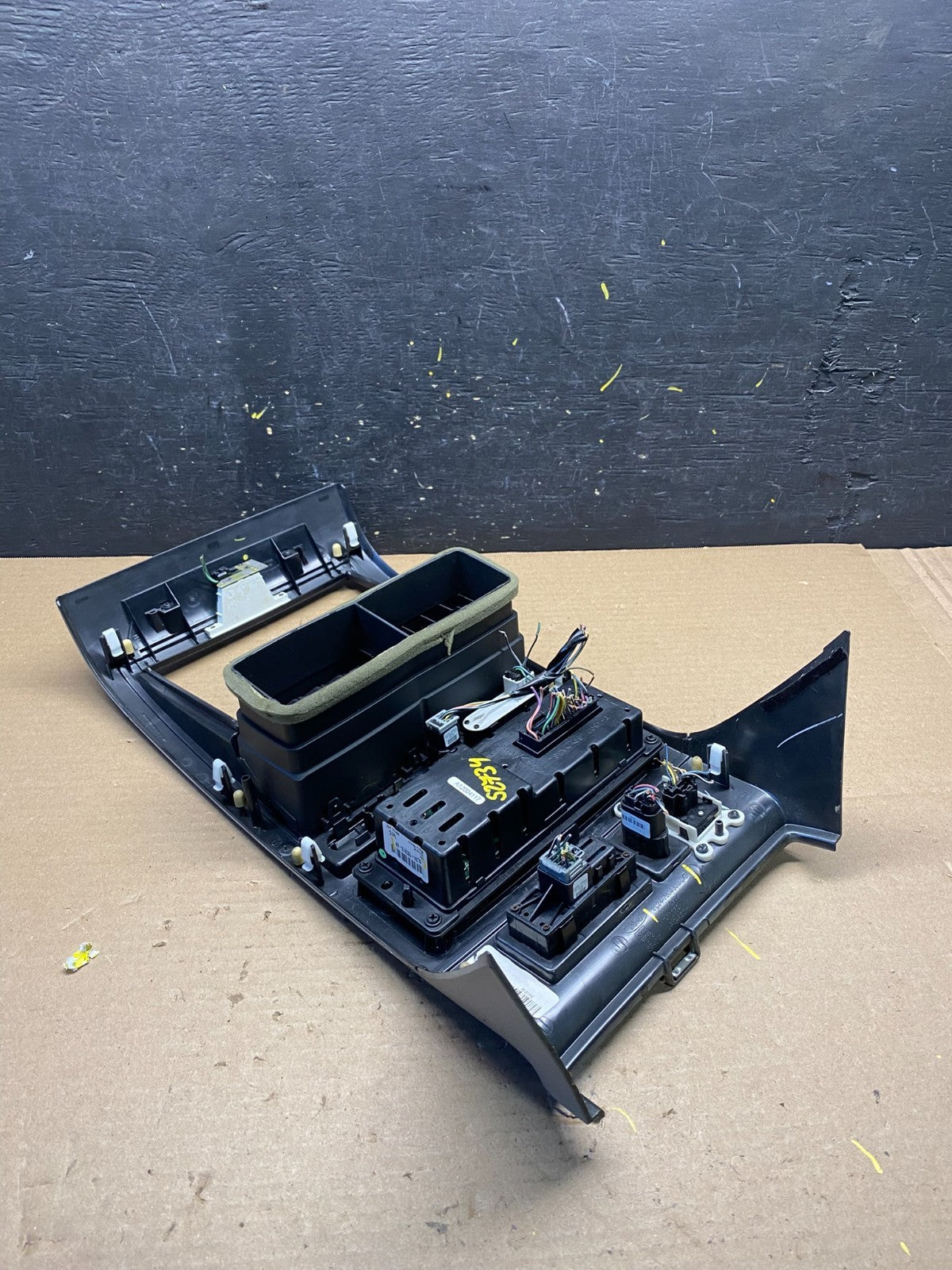 2006 - 2010 Ford Explorer Radio Heater Climate A/C Control Bezel  Trim s2734 DG4