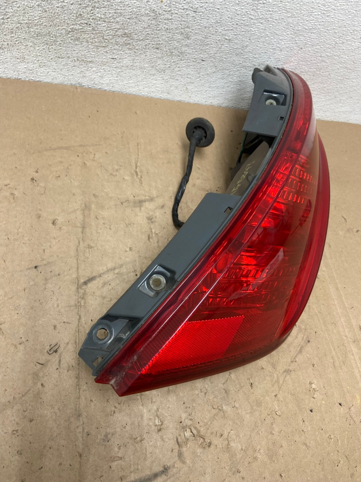 2003 2004 2005 Nissan Murano Right Passenger Rh Side Tail Light AG5397 LK2