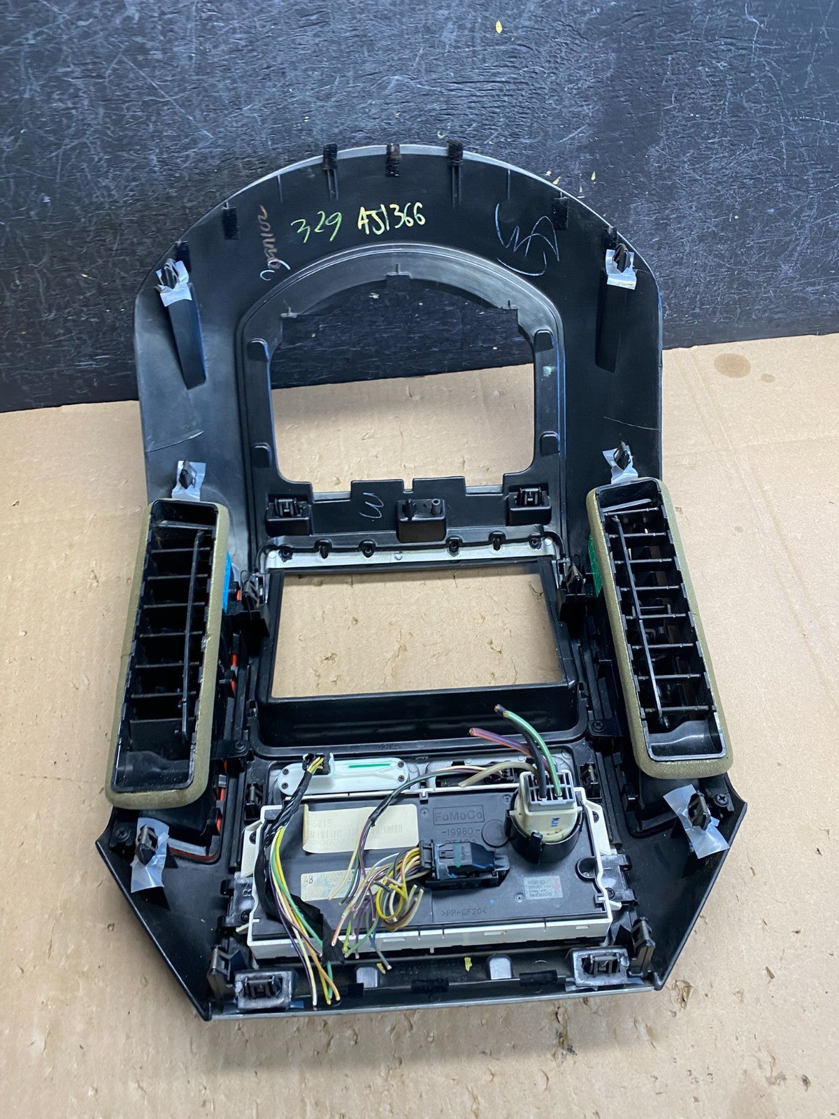 2007 - 2010 Ford Edge Heater Climate Control Radio Control Dash Bezel aj1366 DG5