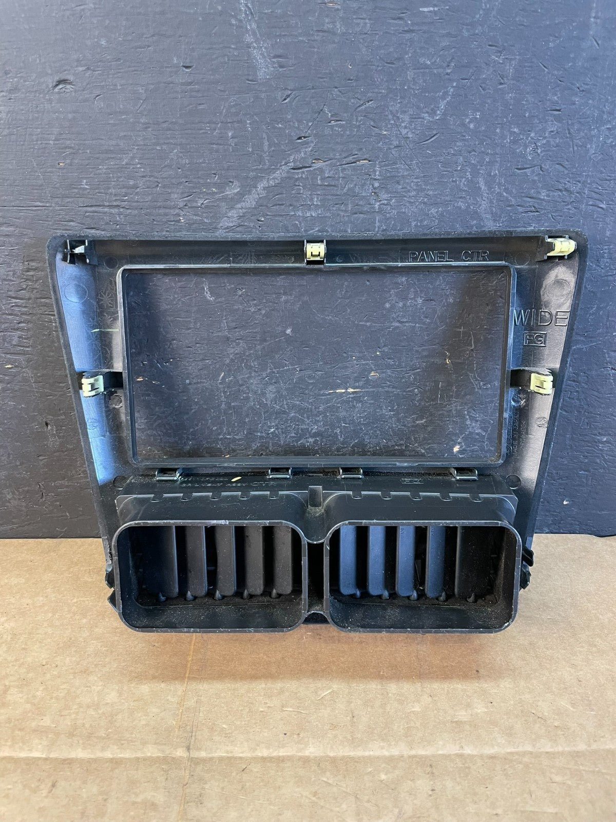 2010 to 2011 Subaru Forester Dash Radio Trim Bezel Center Vent AC5207 DG6