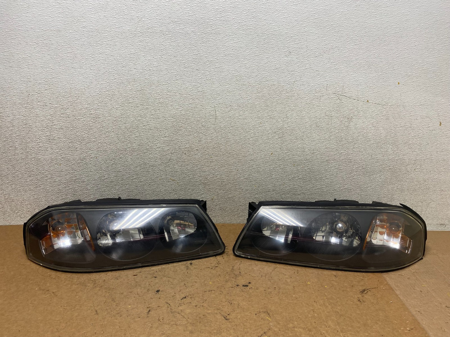 2000 to 2005 Chevrolet Impala Left+Right Set Headlights Halogen S7730 DW0