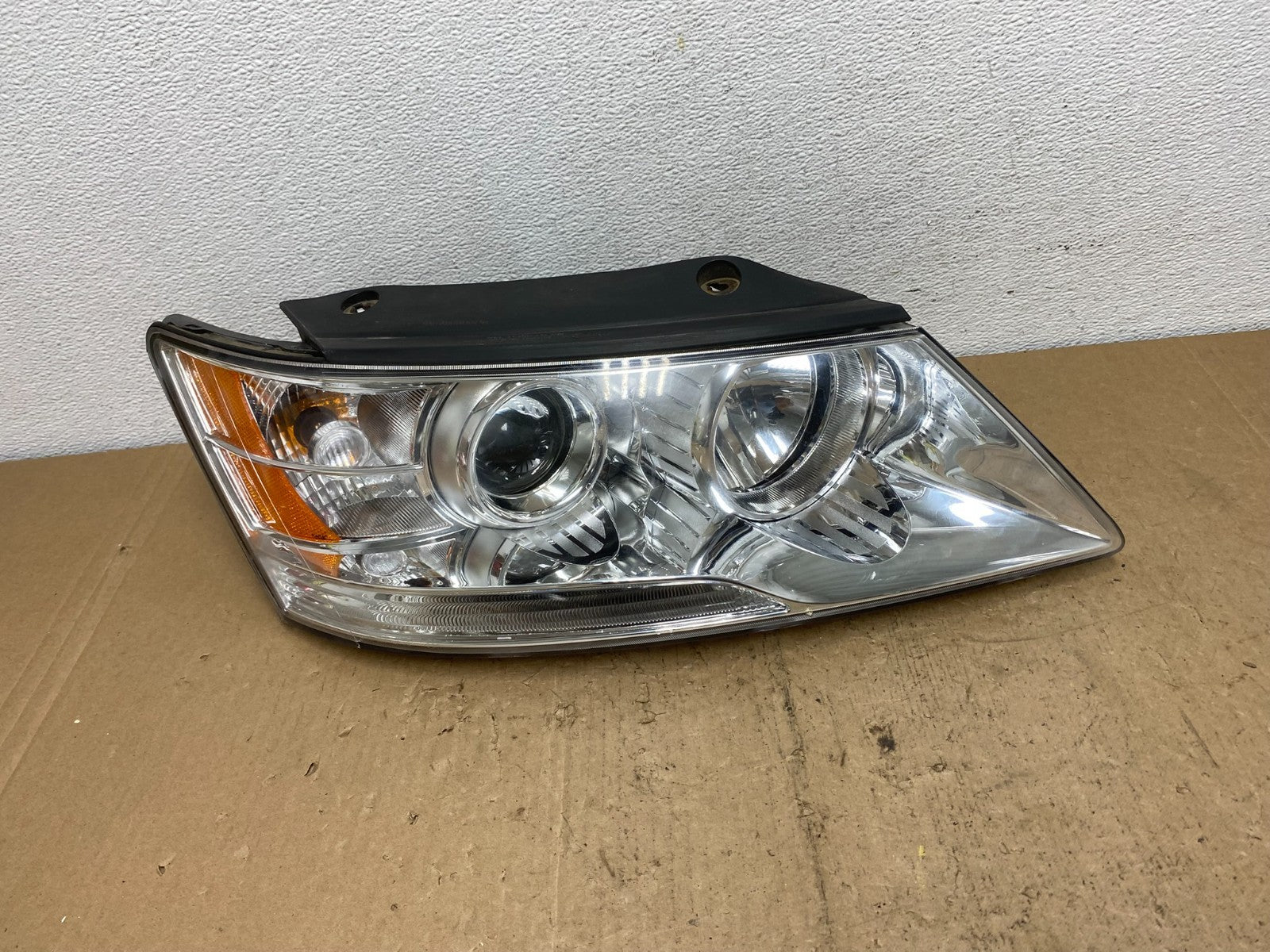 2009 to 2010 Hyundai Sonata Right Passenger RH Side Headlight Halogen AC6076 DW0