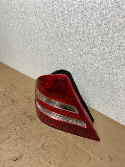 2005-2007 Mercedes-Benz C230 C240 W203 C-Class Left Driver Tail Light AC0212 LK1